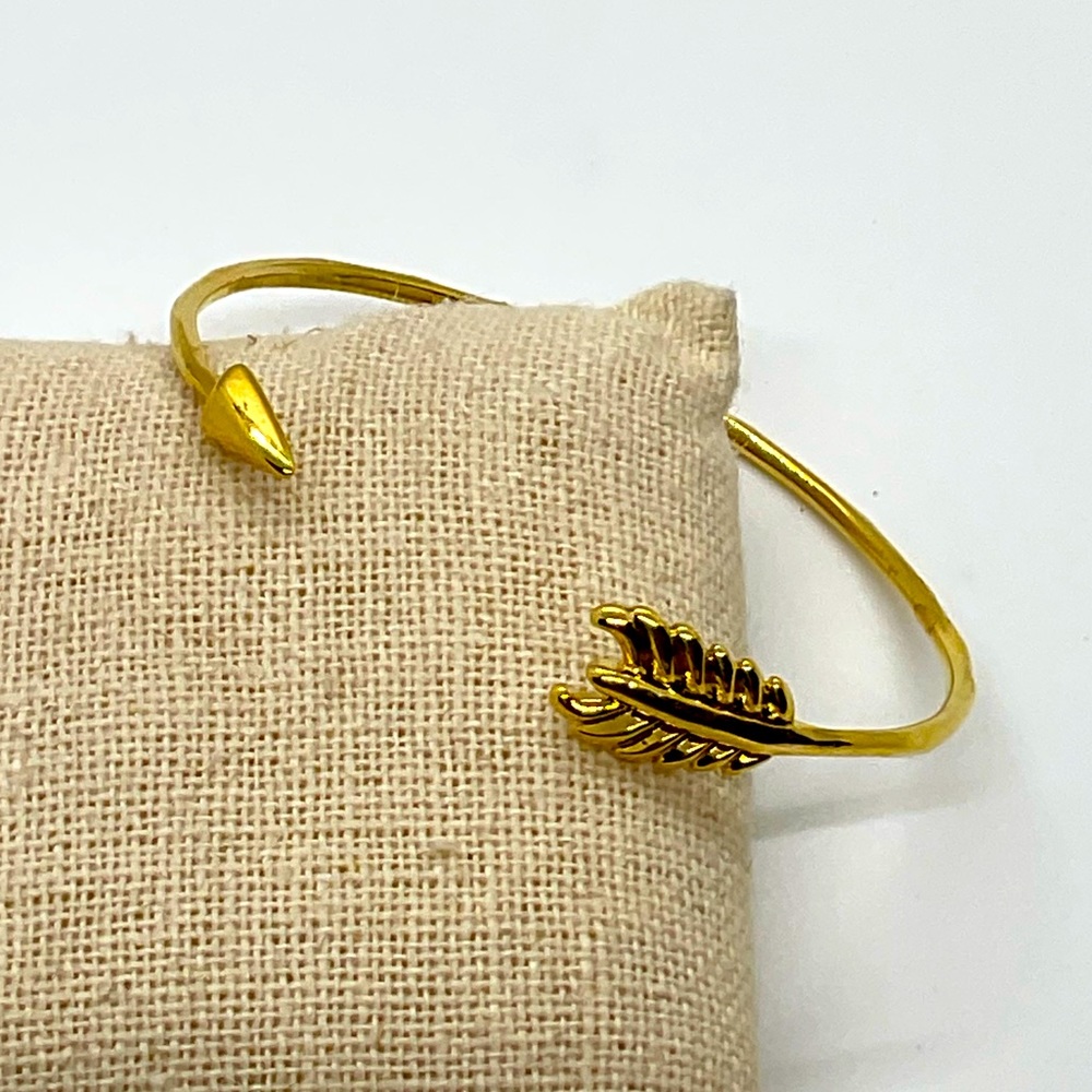 Gold plated arrow bracelet , NWOT
